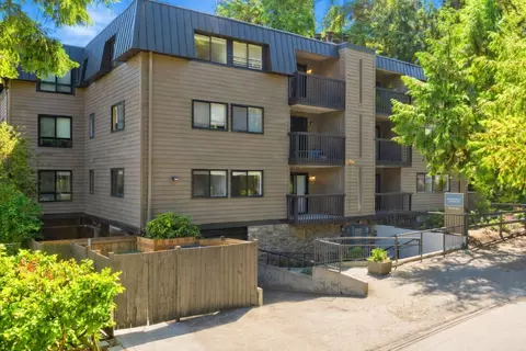 1203 NE 135th St #404, Seattle, WA 98125