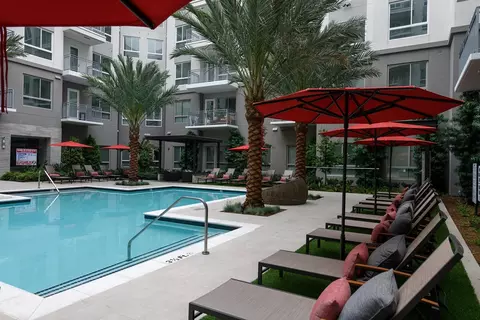 21050 Kittridge St #519, Canoga Park, CA 91303