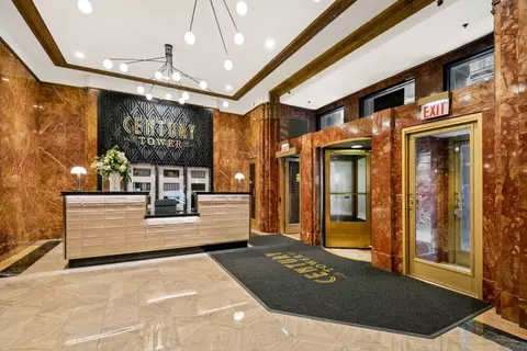 182 W Lake St #1807, Chicago, IL 60601