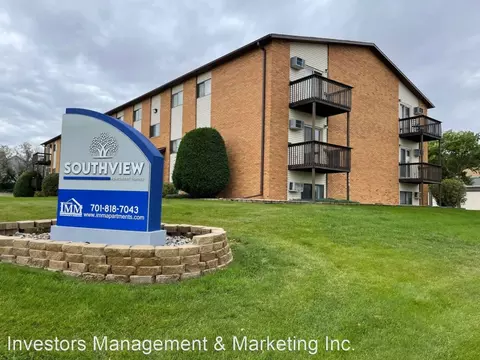 2800 7th St SW #208, Minot, ND 58701