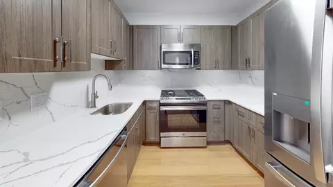 22 N Front St #4A, Philadelphia, PA 19106