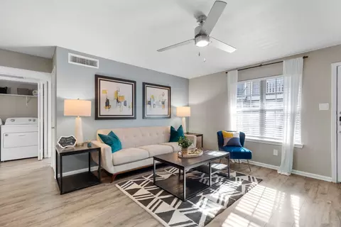 1520 Enclave Pkwy #1023, Houston, TX 77077