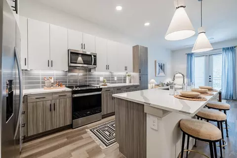 4040 Valley View Ln #240, Farmers Branch, TX 75244