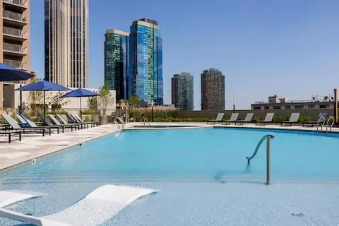 25 Christopher Columbus Dr #H25-4202, Jersey City, NJ 07302