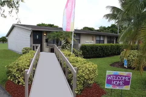 17940 NW 67th Ave #B, Hialeah, FL 33015
