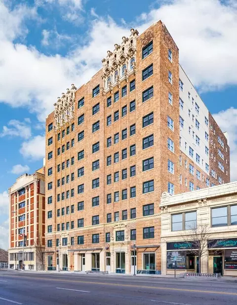 3835 Main St #1-402, Kansas City, MO 64111
