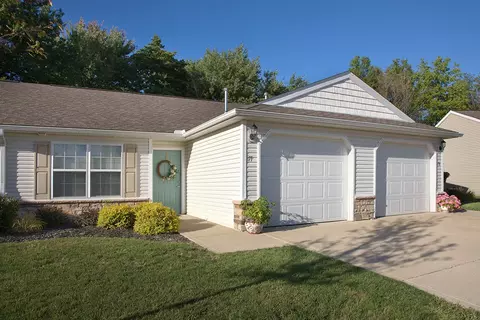 245 Brittany Ln #417, Elyria, OH 44035