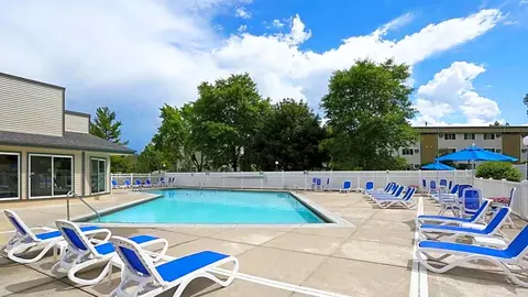 1010 N Knollwood Dr #2301-B, Schaumburg, IL 60194