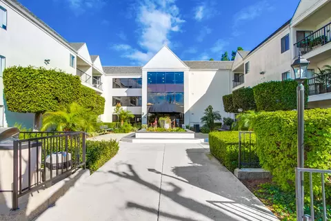 2201 S Pacific Ave #220, Santa Ana, CA 92704