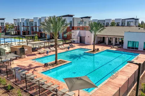 1525 W Monte Vista Ave #J102, Turlock, CA 95382
