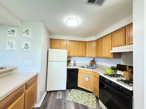 902 Wallington Cir #01803, Greenwood, IN 46143