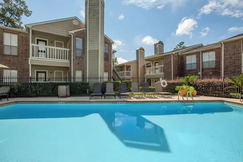 1025 W Church St #302, Livingston, TX 77351