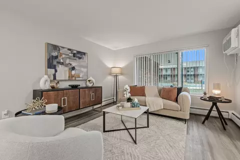17400 Fort St #504-17, Riverview, MI 48193
