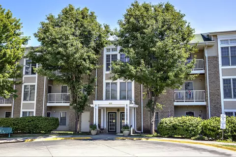 825 N Cotner Blvd #306, Lincoln, NE 68505