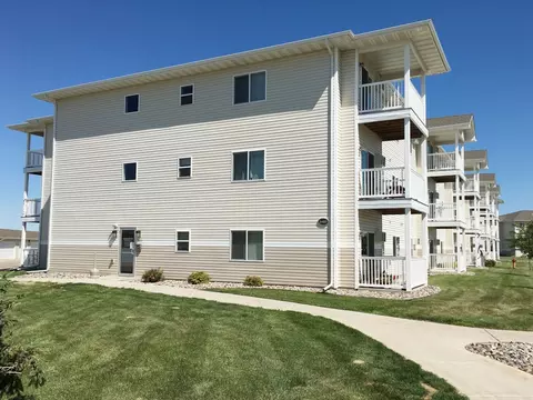 3400 11th St SE #307, Minot, ND 58701