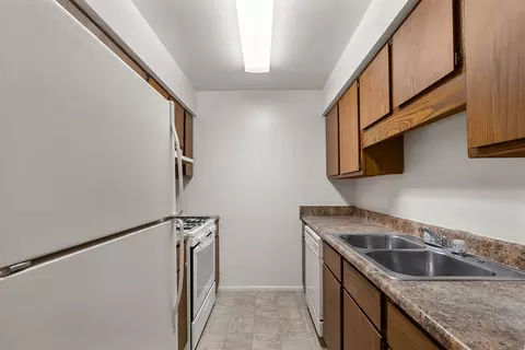 2350 Thornybrook Dr #01112, Columbus, IN 47203