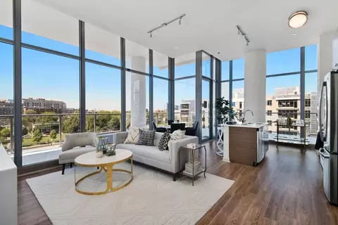 347 W Chestnut St #2310, Chicago, IL 60610