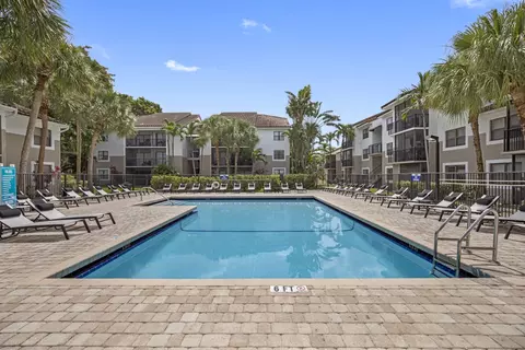 812 S Park Rd #11-32, Hollywood, FL 33021