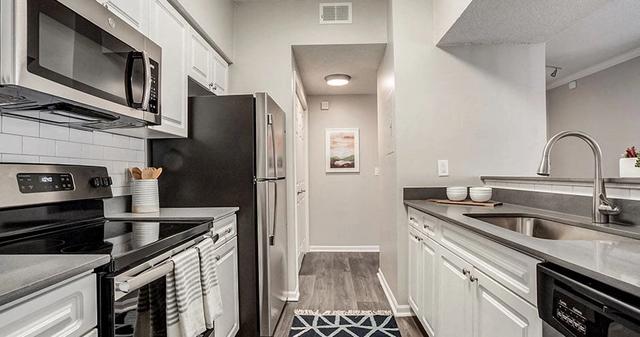 7831 NW Roanridge Rd #7871J, Kansas City, MO 64151