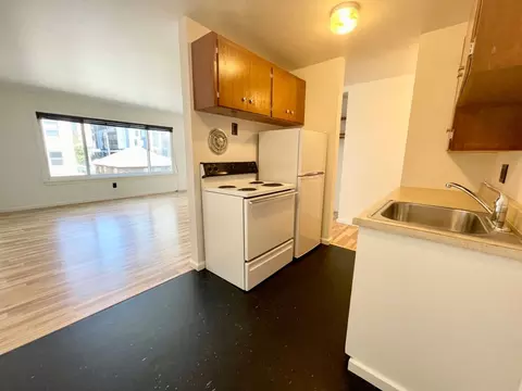 4214 11th Ave NE #304, Seattle, WA 98105