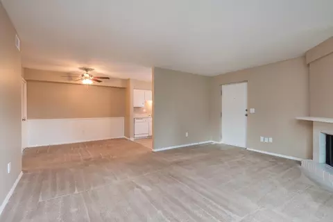 7613 Flint St #09-618E, Shawnee, KS 66214
