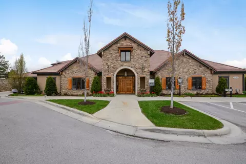 13740 Howe Ln #1811, Leawood, KS 66224