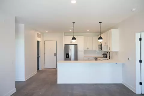 8707 Shawnee Mission Pkwy #231, Merriam, KS 66202