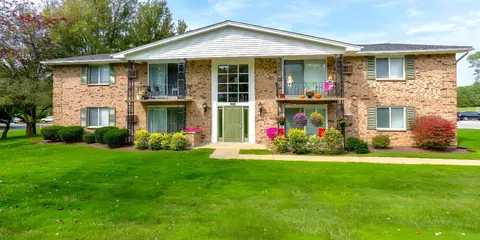 70 Hedgerow Dr #1, Orchard Park, NY 14127