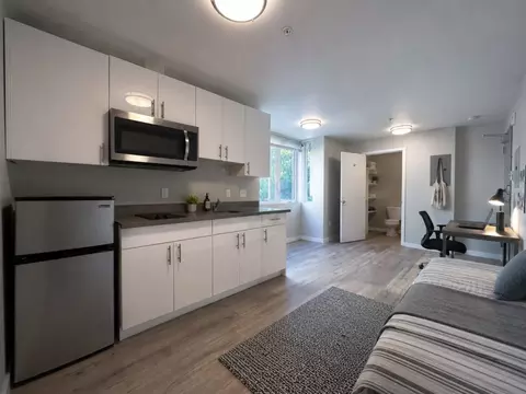 4229 7th Ave NE #405, Seattle, WA 98105