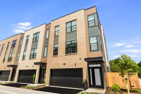 5424 Old Orchard Rd #307, Skokie, IL 60077