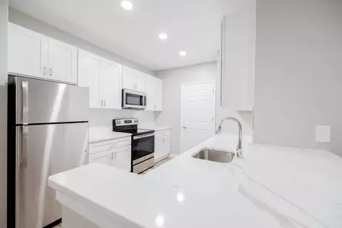 100 River Park Dr #250, Raritan, NJ 08869