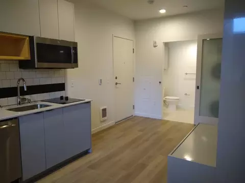 6921 Roosevelt Way NE #204, Seattle, WA 98115