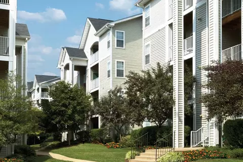 2929 Stillwood Cir #2929-402, Falls Church, VA 22042