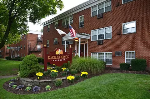 15-60 Pollitt Dr #1C, Fair Lawn, NJ 07410