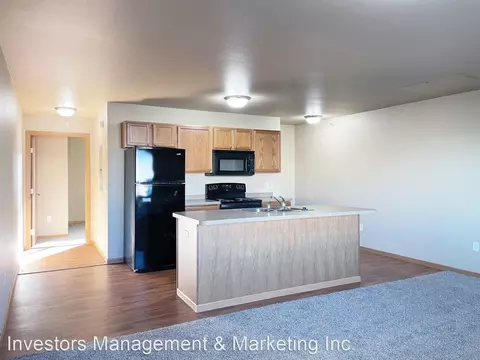 205 27th Ave NW #10, Minot, ND 58703
