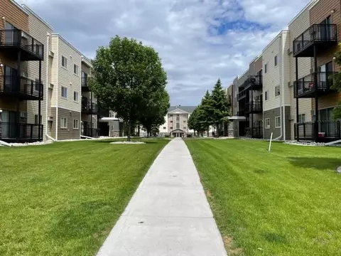 3750 Garden View Dr #115, Grand Forks, ND 58201