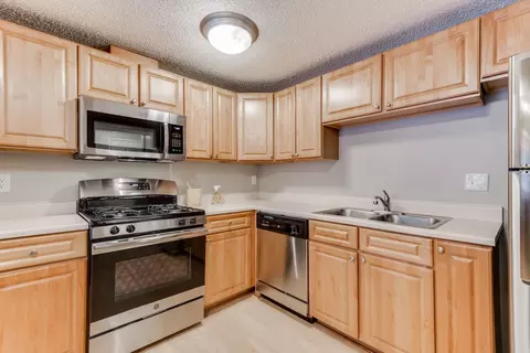 7230 York Ave S #40203, Edina, MN 55435