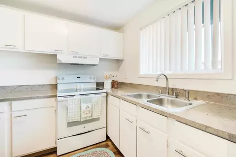 10728 NE Halsey St #D32, Portland, OR 97220