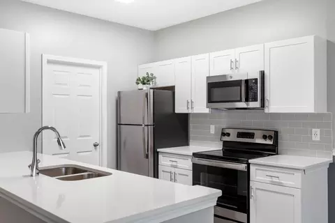 305 St Ives Xing #1637, Stockbridge, GA 30281