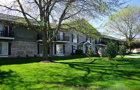 33 Oakbridge Ct #9, Madison, WI 53717