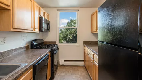205 Walden St #4L, Cambridge, MA 02140