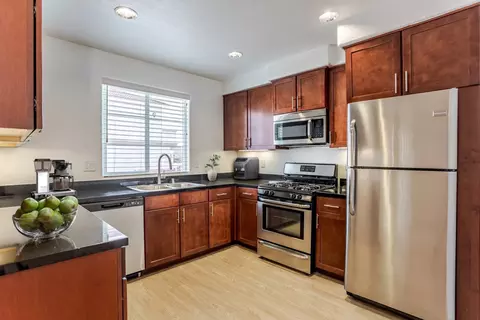 512 Adora Cir #1811, Roseville, CA 95678