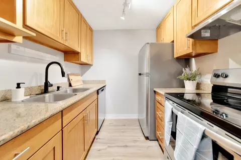 7425 SW 5th Ave #10, Portland, OR 97219