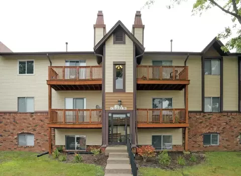 2900 Middle Rd #0814, Bettendorf, IA 52722