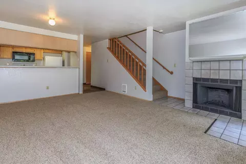 21600 S Des Moines #B103, Des Moines, WA 98198