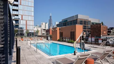166 N Aberdeen St #1112, Chicago, IL 60607
