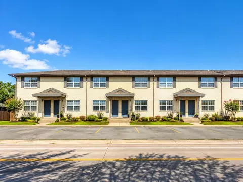 808 S Center St #4, Grand Prairie, TX 75051