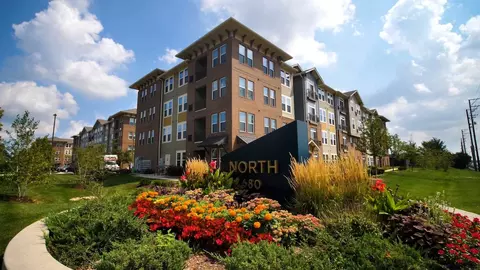 680 E Algonquin Rd #1305, Schaumburg, IL 60173