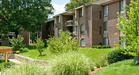 2042 Peach Orchard Dr #2032-11, Falls Church, VA 22043