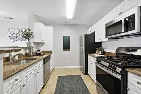900 Crest Ln #3301, Fort Lee, NJ 07024